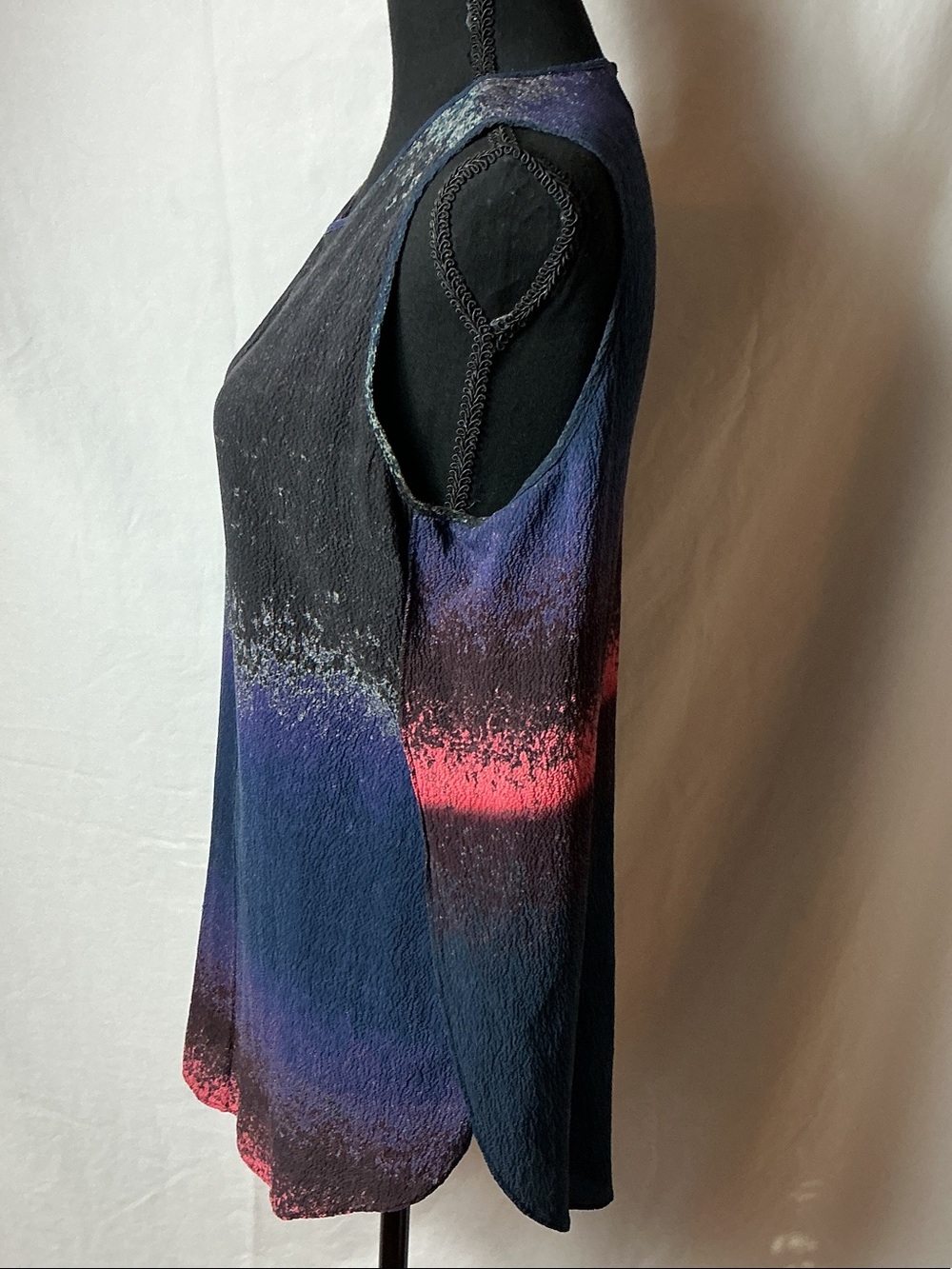 10 Crosby Derek Lam Sleeveless Ombre Tank in Black, Navy & Red